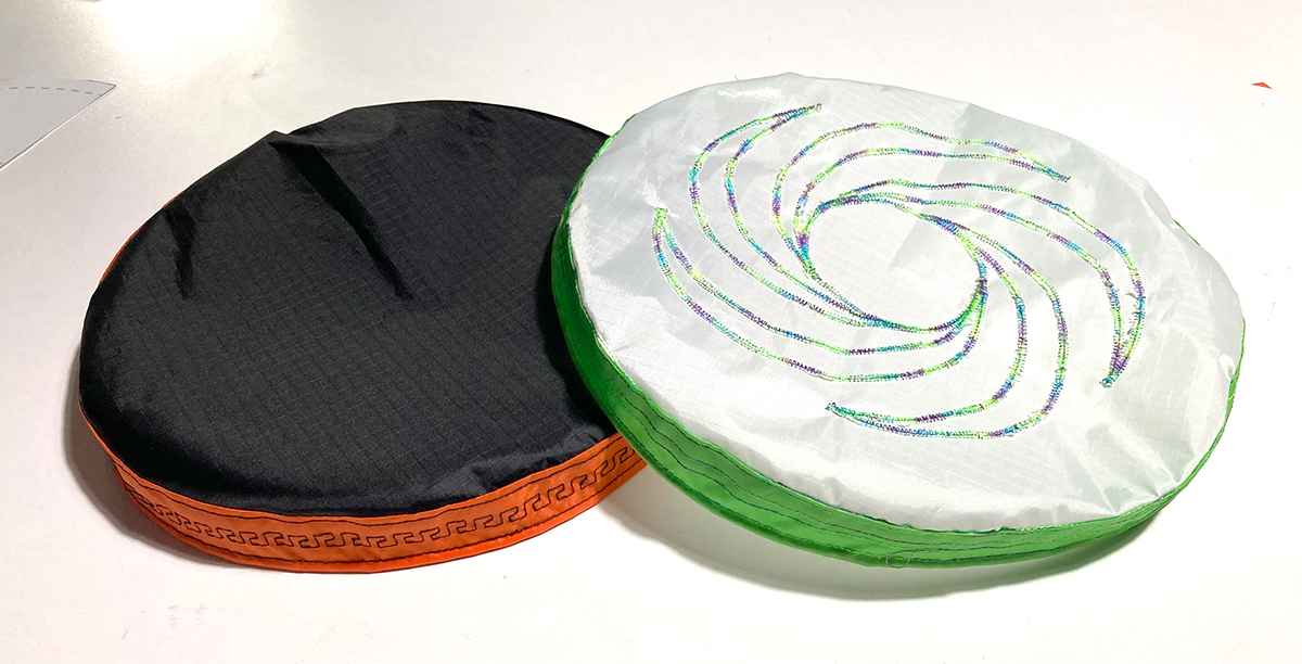 zwei Frisbees